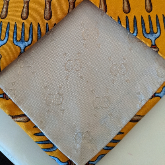 Authentic Gucci tie - Picture 2 of 5